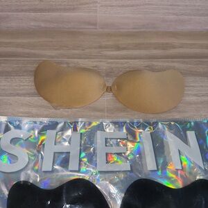SHEIN 2 Pair Push Up Strapless Self-Adhesive Bras